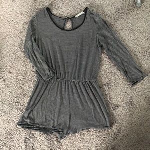 ✨🖤 perfect condition Black & white striped romper